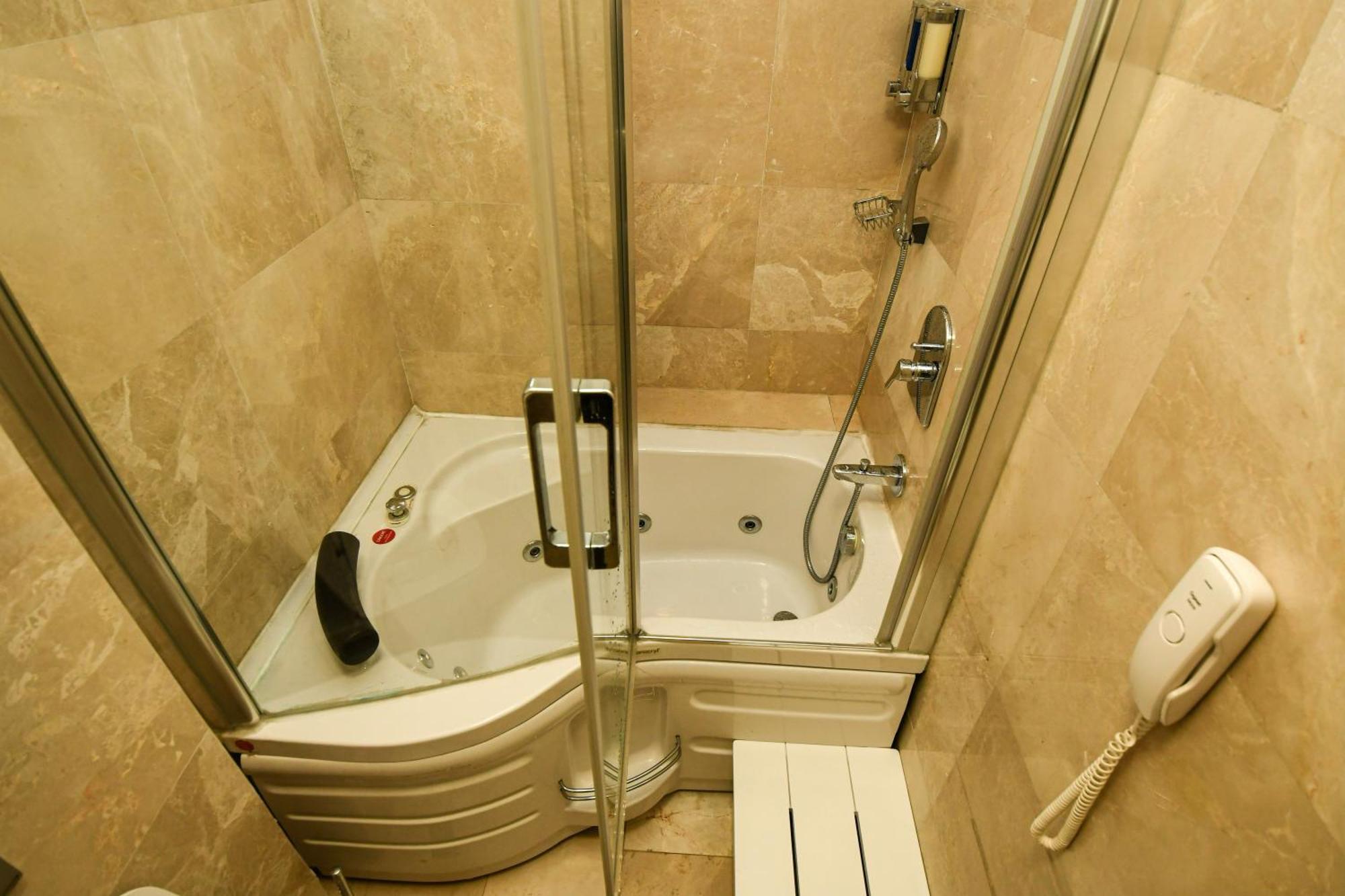 Novus Hotel Истанбул Екстериор снимка